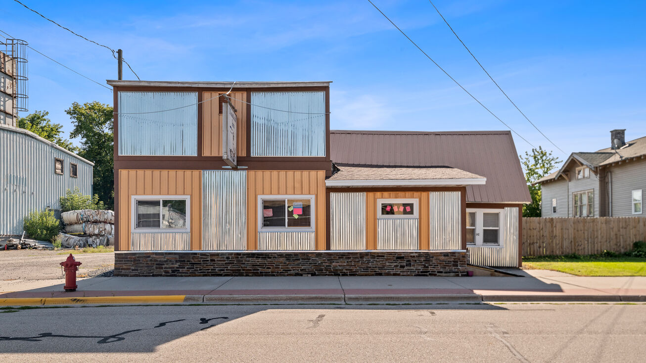 126 Huron Ave, Oconto, WI 54153