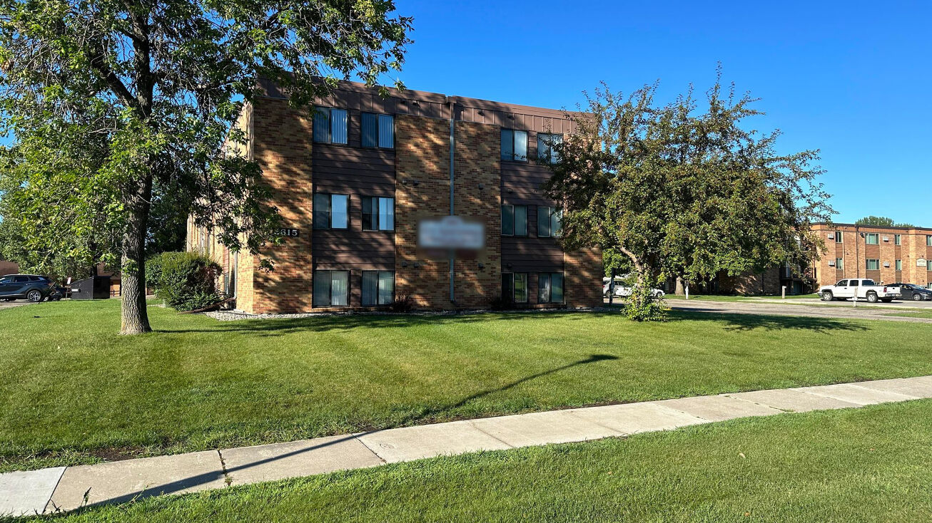 2615 15th St S, Fargo, ND 58103