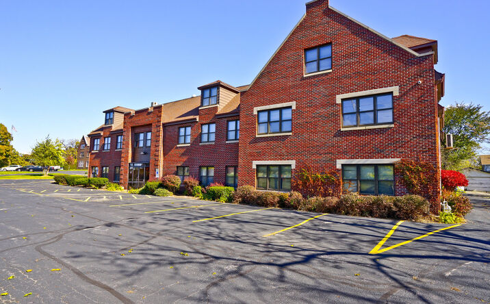 Pictures of Office property located at 615 Longwood N, IL, Rockford, IL 61107 for sales - image #1