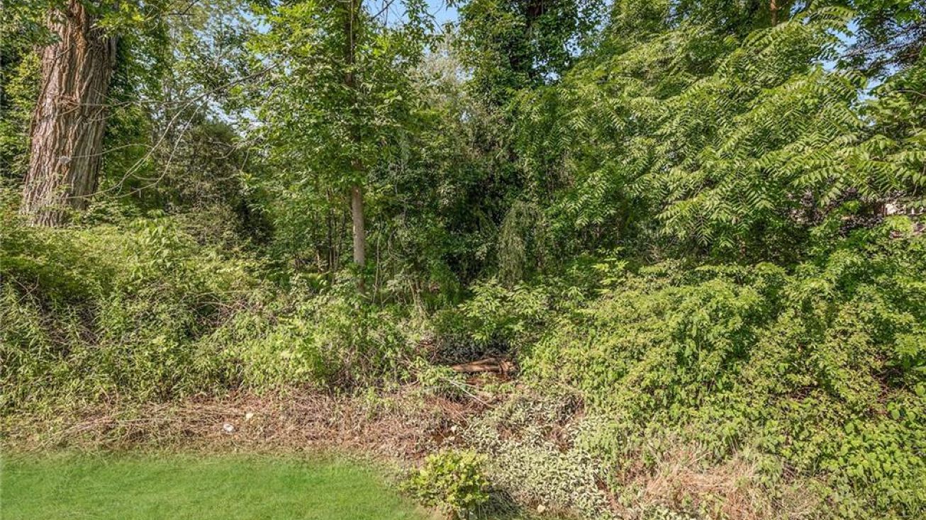 14 Paulding Ln, Crompond, NY 10567