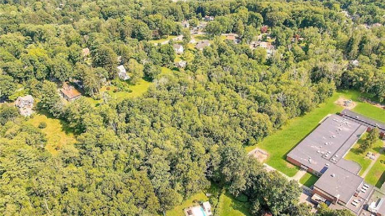 14 Paulding Ln, Crompond, NY 10517