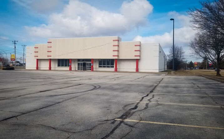 Pictures of Retail property located at 2802 Curtice Rd, Northwood, OH 43619 for sales - image #1
