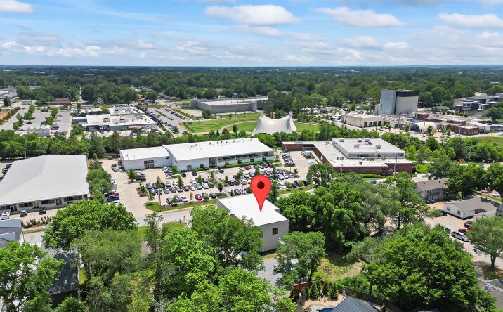 Pictures of Hospitality, Office property located at 805 SE 5th St, Bentonville, AR 72712 for sales - image #1