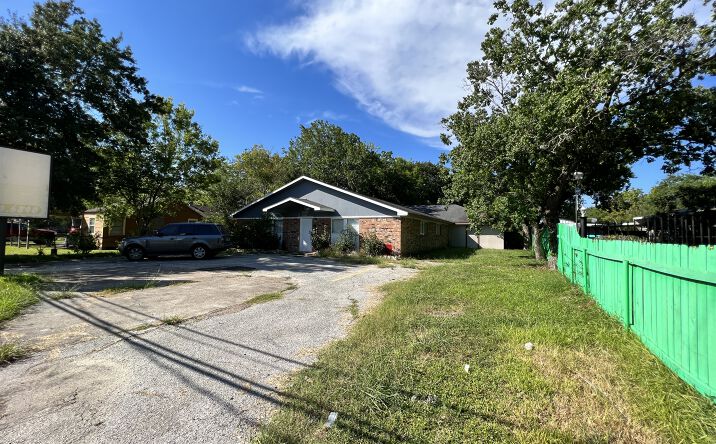 Pictures of Retail property located at 927 Fresa Rd, Pasadena, TX 77502 for sales - image #1