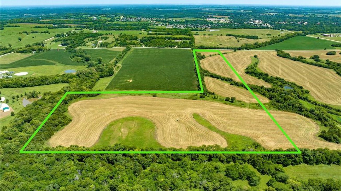 345 E 1600 Road, Baldwin City, KS 66006