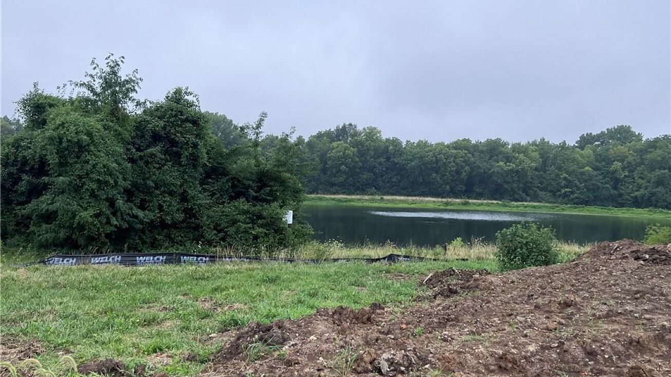 2205 Richmond Drive, Harrisonville, MO 64701