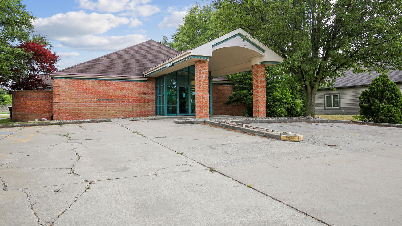 1804 Woodfield Dr, Savoy, IL 61874