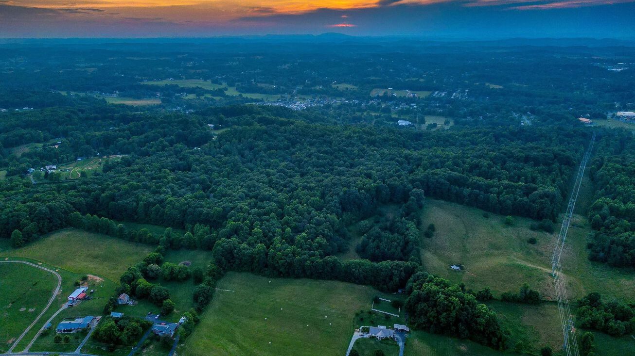 Cherokee Rd, Johnson City, TN 37604