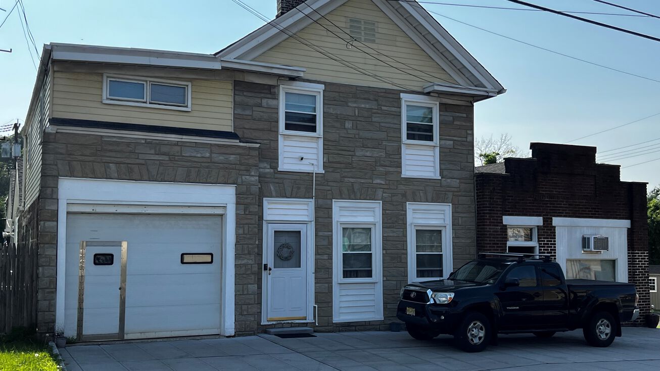 54 Main St, High Bridge, NJ 08829