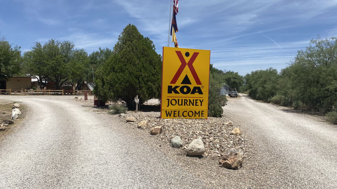 180 W 4 Feathers Ln, Benson, AZ 85602