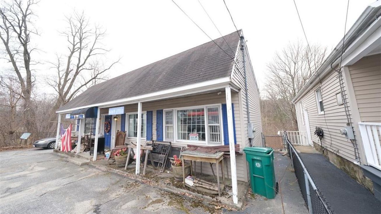 397 Cass Ave, Woonsocket, RI 02895