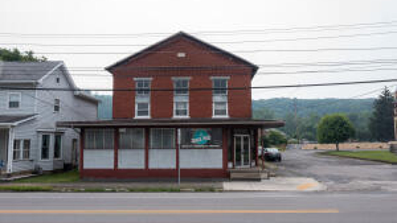 1147 3rd Ave, Duncansville, PA 16635