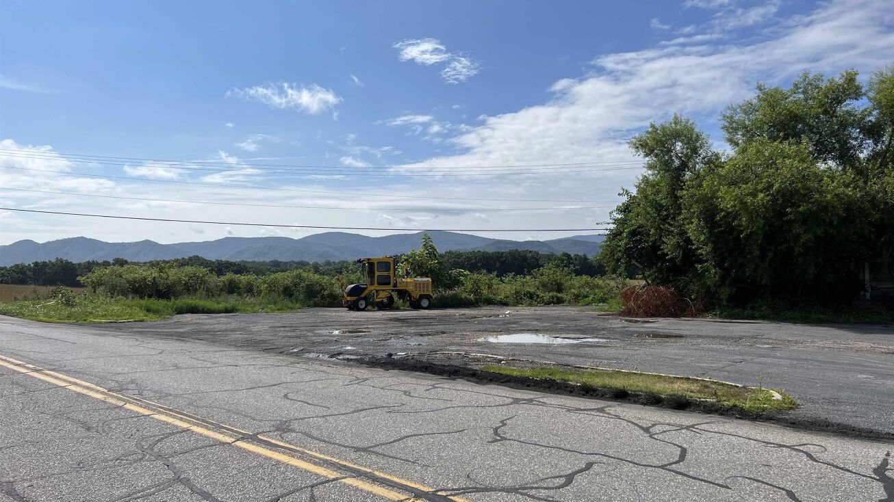 2498 Raphine Rd, Raphine, VA 24472