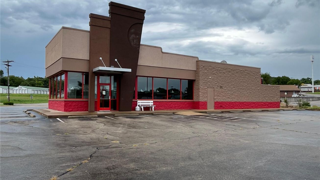 8 Chat Rd, Leadington, MO 63601