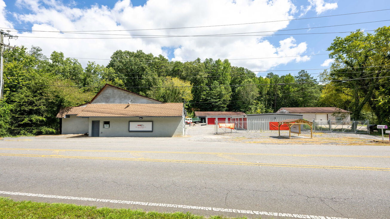 2204 McFarland Ave, Rossville, GA 30741