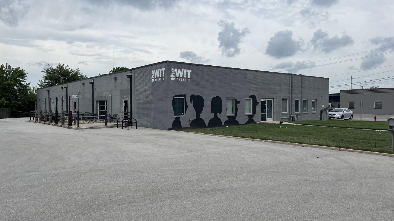 Pictures of Retail property located at 3808 Shelby St, Indianapolis, IN 46227 for sales - image #1