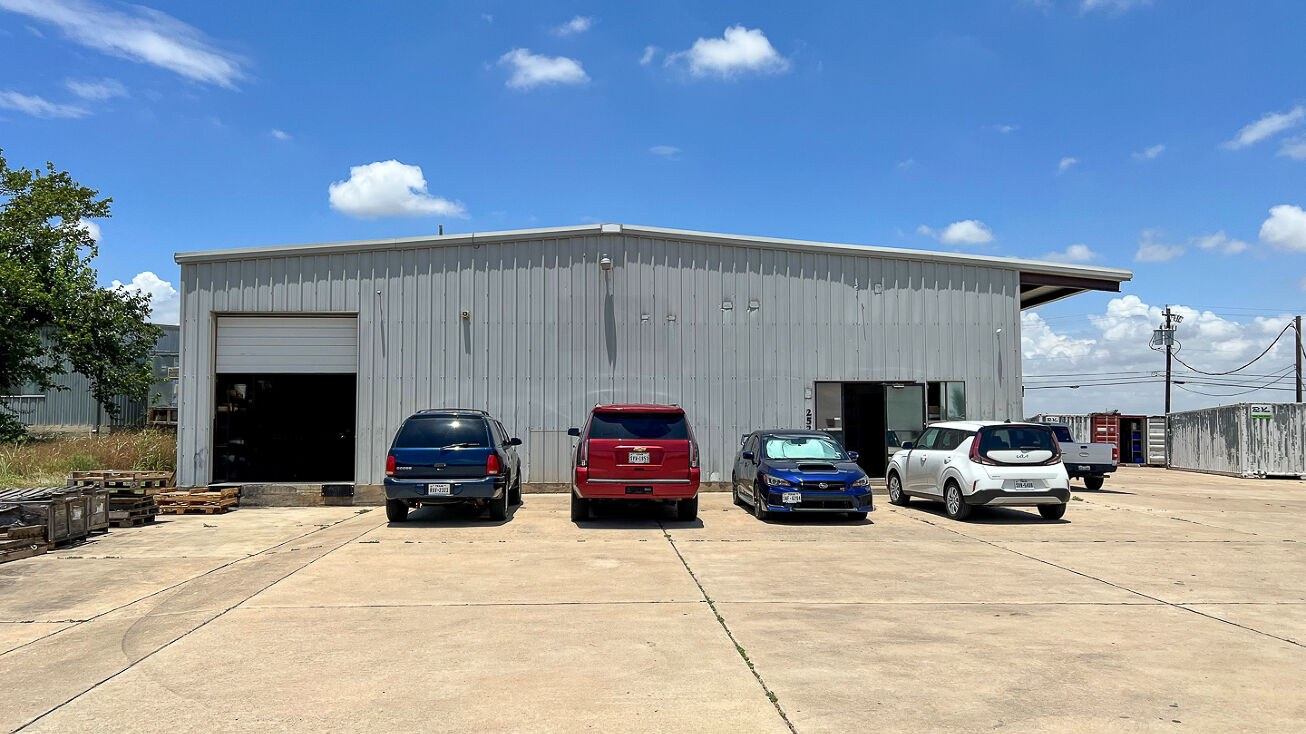 252 Investment Loop, Hutto, TX 78634