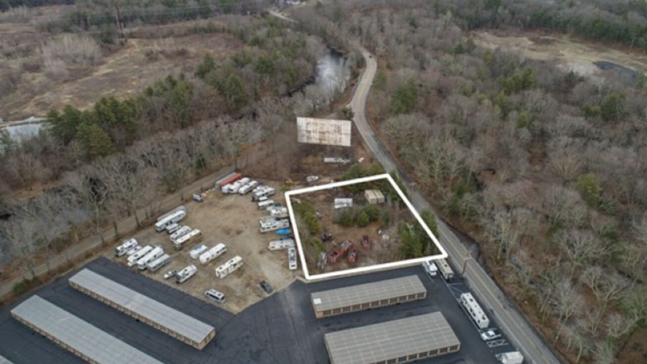 19 Balm of Life Spring Rd, Uxbridge, MA 01569