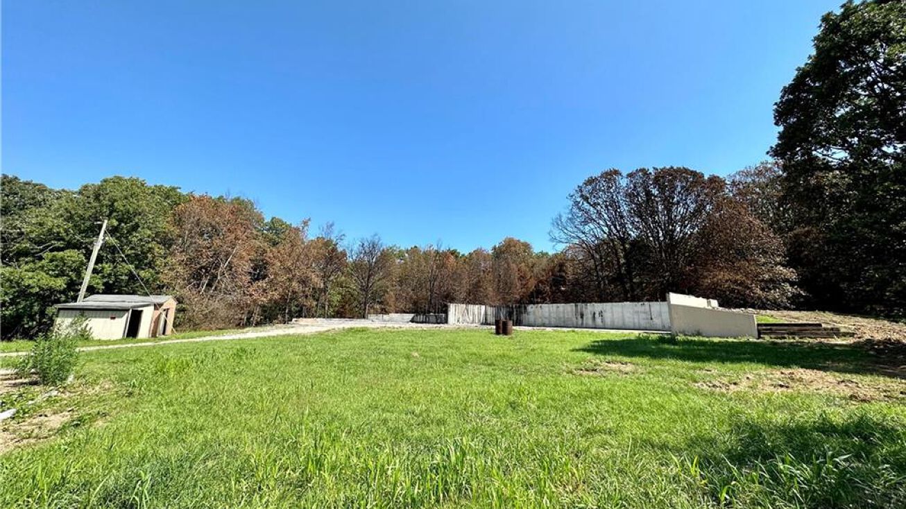 717 SE Y HWY Highway, Knob Noster, MO 65336