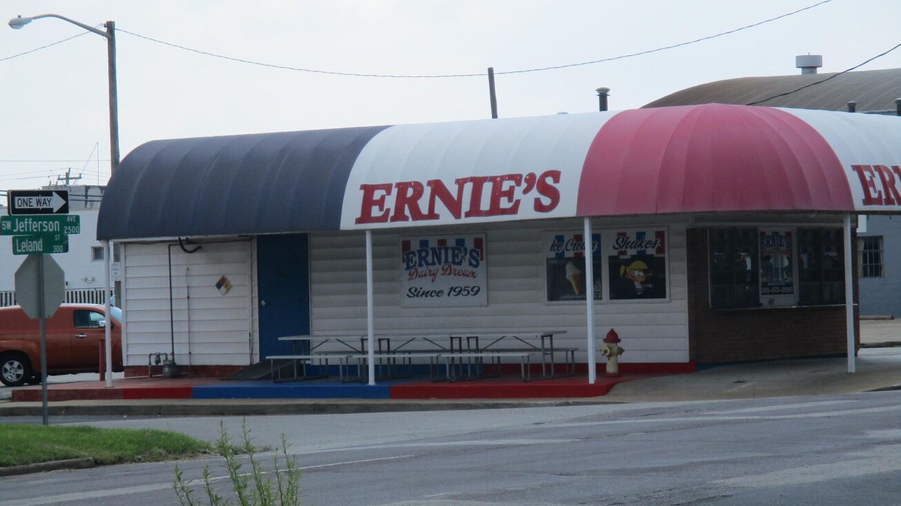 2600 SW Jefferson, Peoria, IL 61605