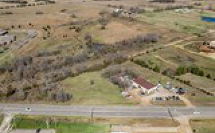 Pictures of Retail, Land property located at 2905 E Jackson St, Hugo, OK 74743 for sales - image #1