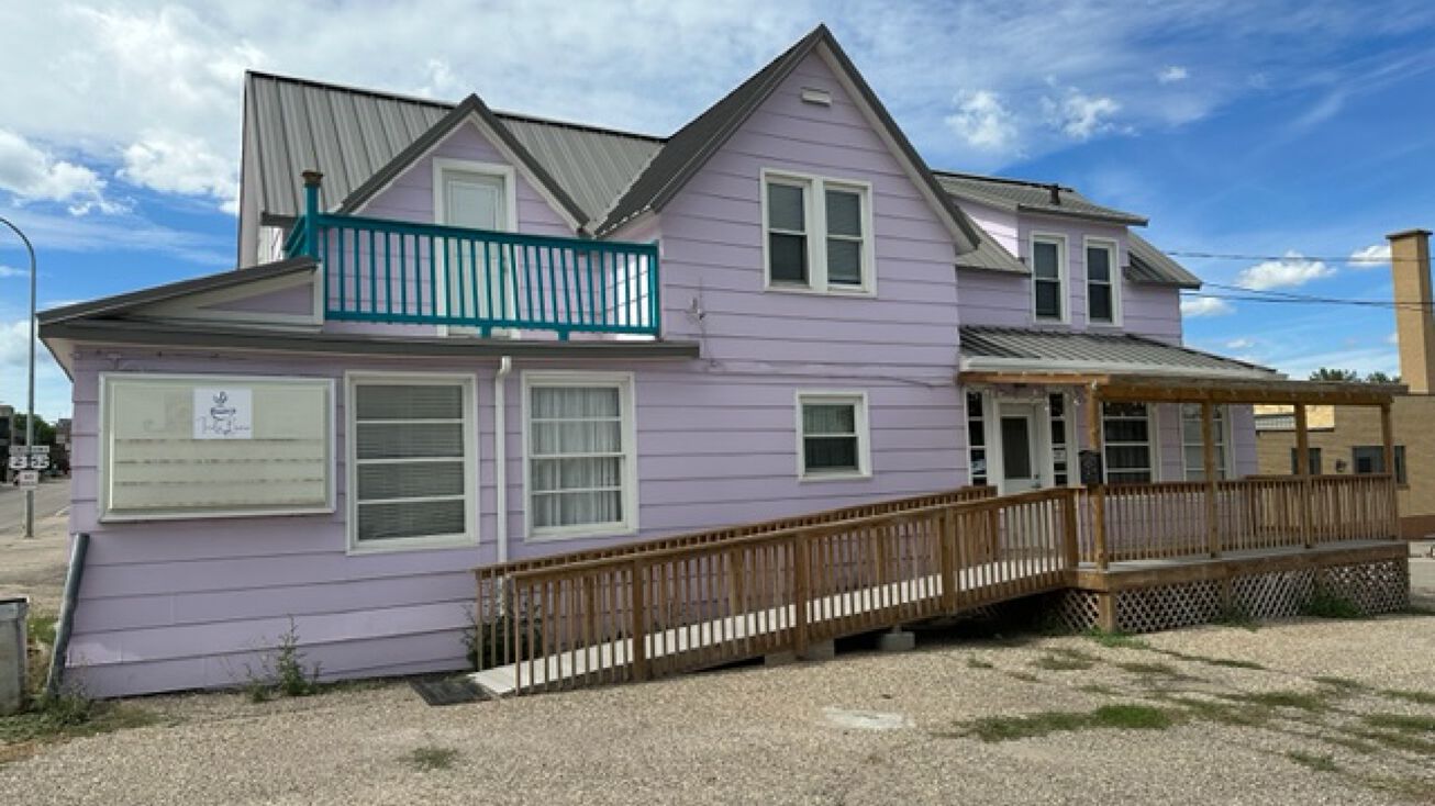 417 E Burdick Expy, Minot, ND 58701