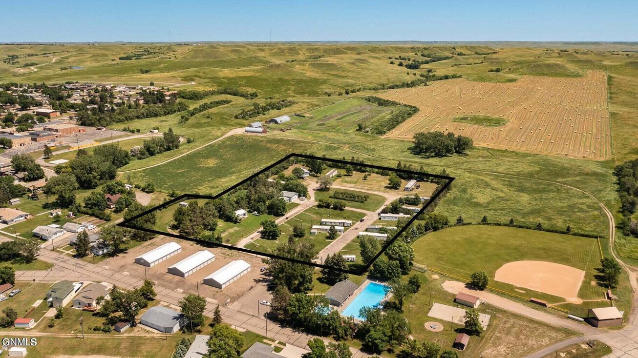 146 Sunrise Ln, Linton, ND 58552