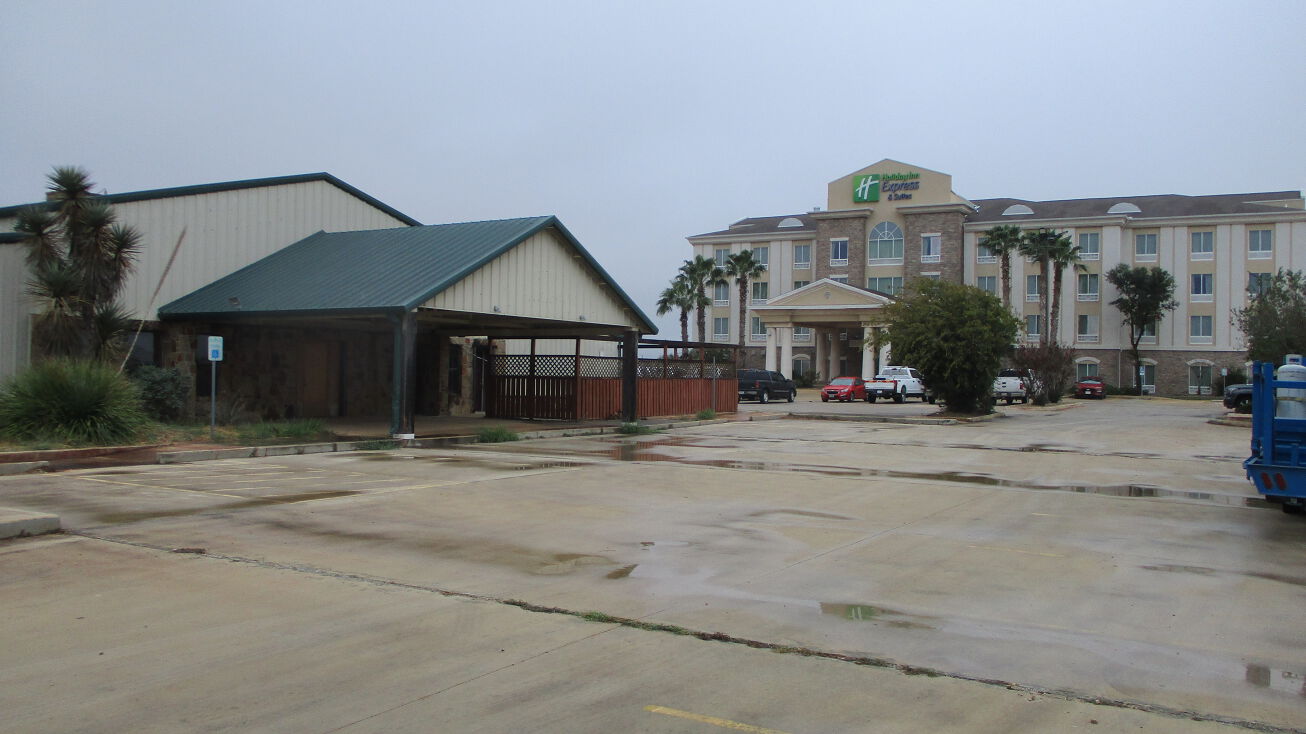 410 S I 35, Pearsall TX 78061, pearsall, TX 78061