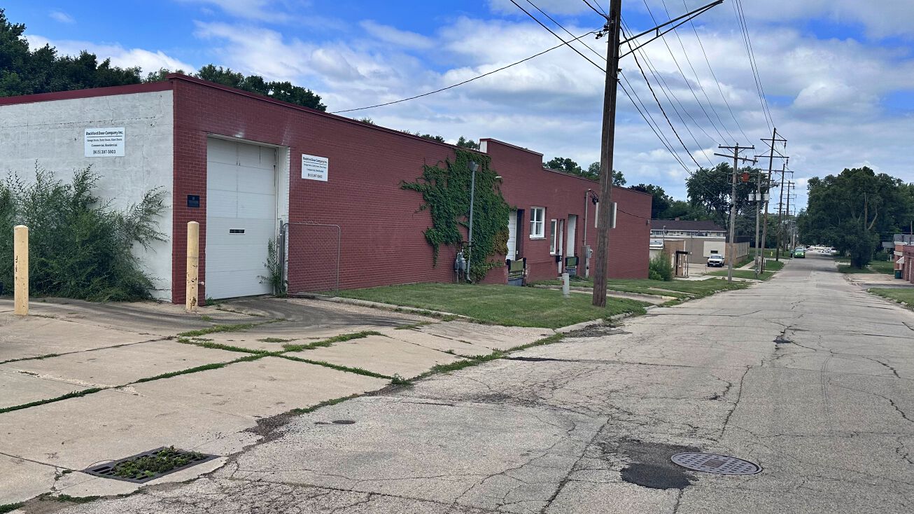 1227 22nd St, Rockford, IL 61108