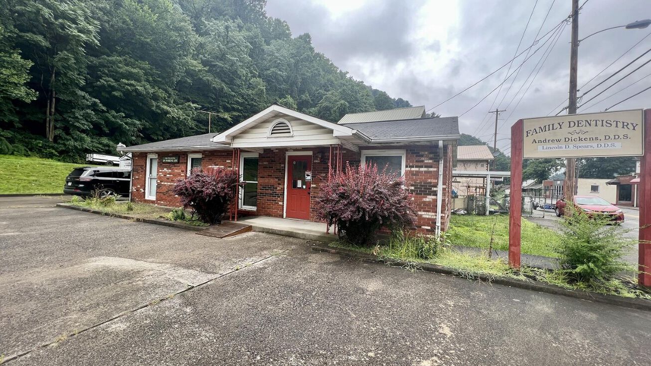 38924 Coal River Rd, Whitesville, WV 25209