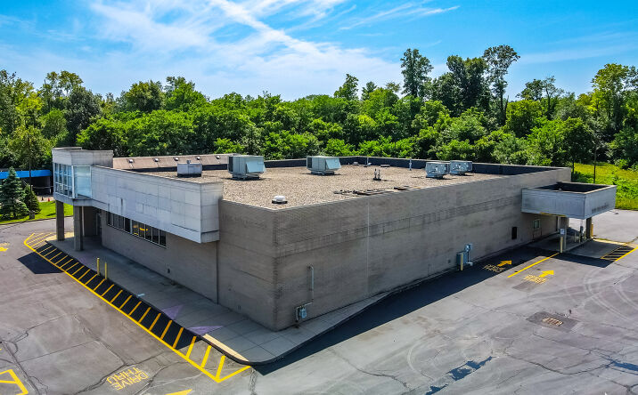 Pictures of Retail property located at 4855 N Main St, Dayton, OH 45405 for comps - image #1