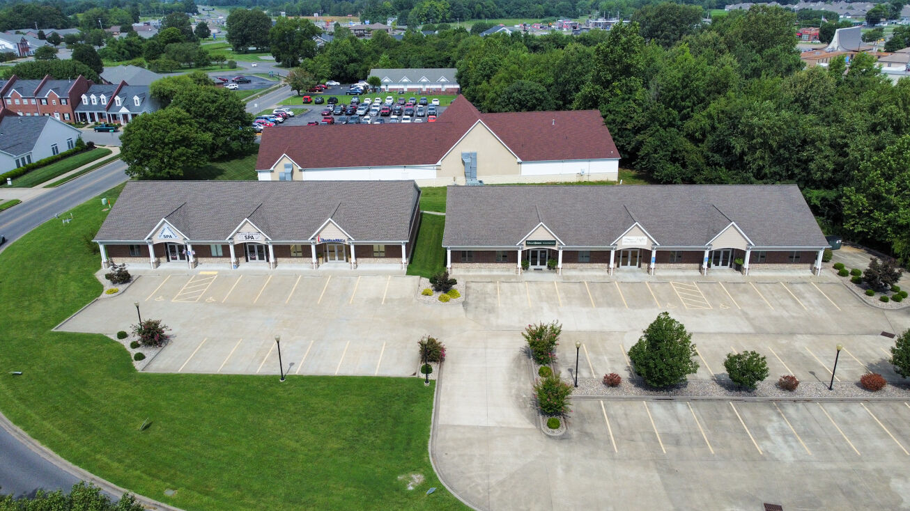 4965 Village Square Dr, Paducah, KY 42001