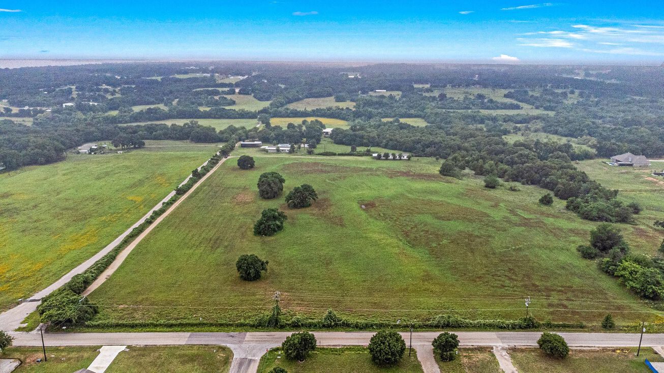 7565 Briar Rd, Azle, TX 76020