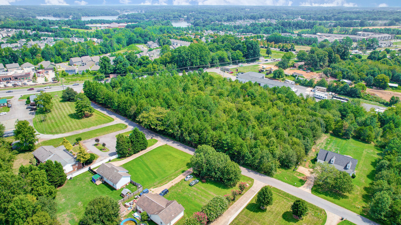 Kendra Dr, Mooresville, NC 28117