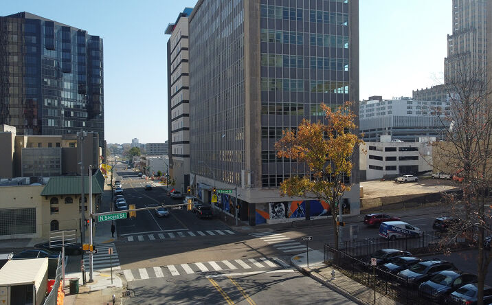 Pictures of Mixed Use, Multifamily, Office property located at 147 Jefferson Ave, Memphis, TN 38103 for sales - image #1