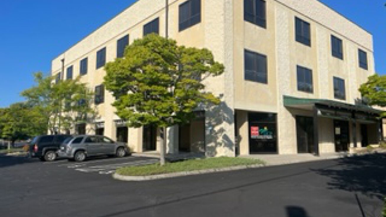 672 Berkmar Cir, Charlottesville, VA 22901