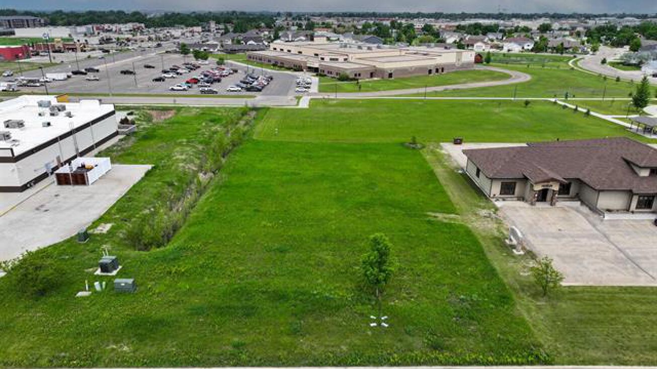 37th Ave SW, Minot, ND 58701