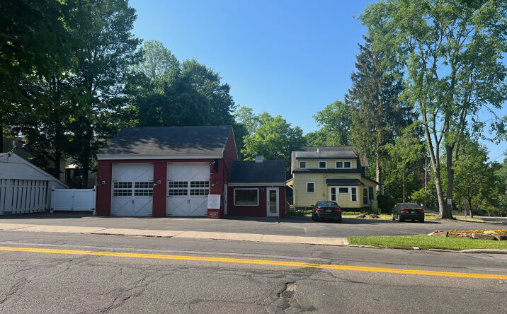 Pictures of Retail property located at 129 Maple St, Chagrin Falls, OH 44022 for sales - image #1