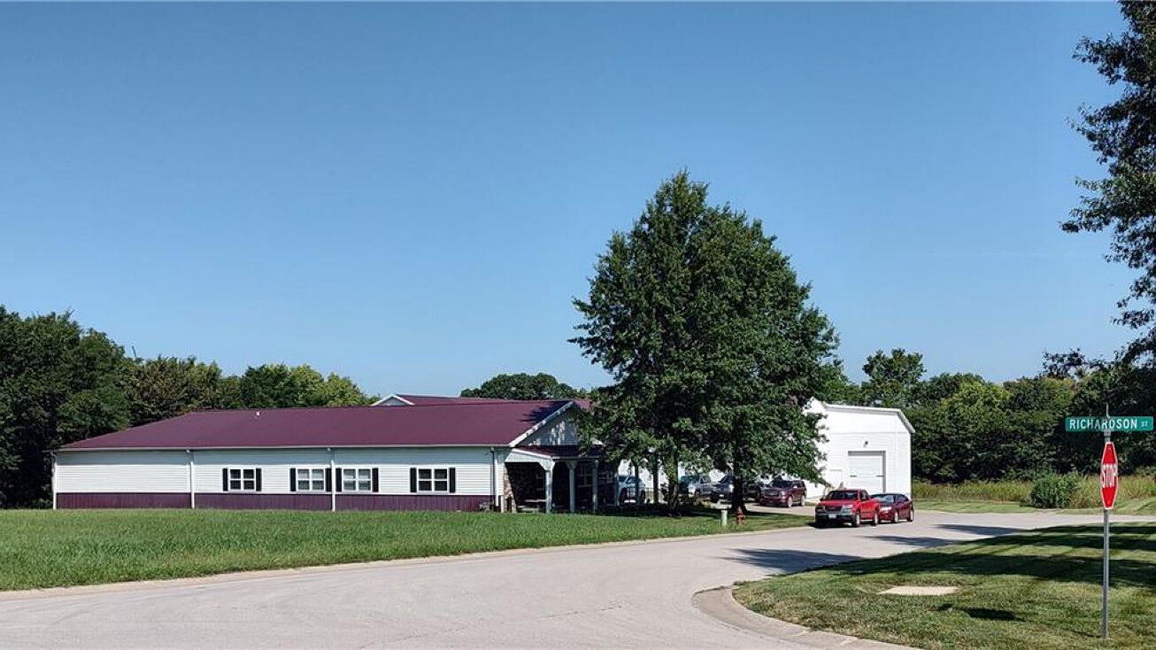 100 James Street, Smithville, MO 64089