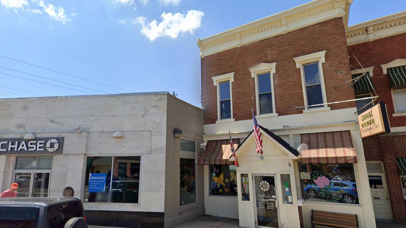 4 S High St, Canal Winchester, OH 43110