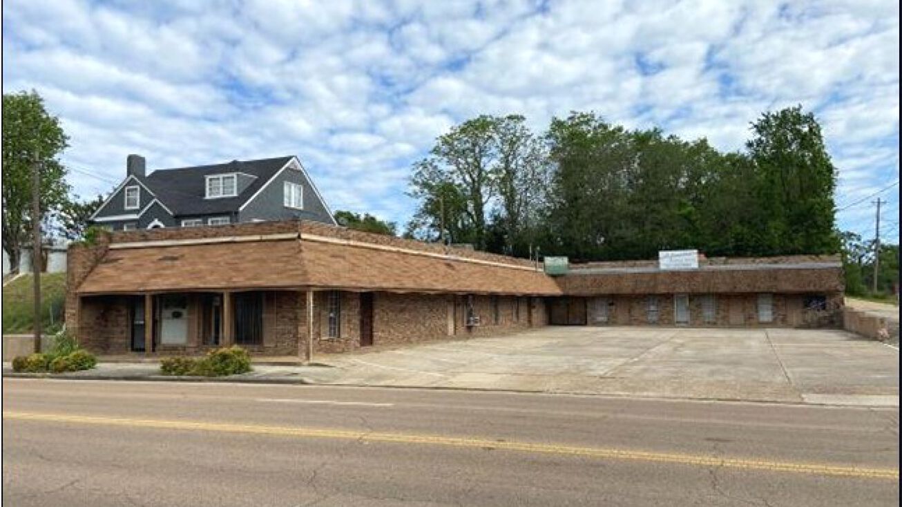1713 Clay Street, Vicksburg, MS 39183