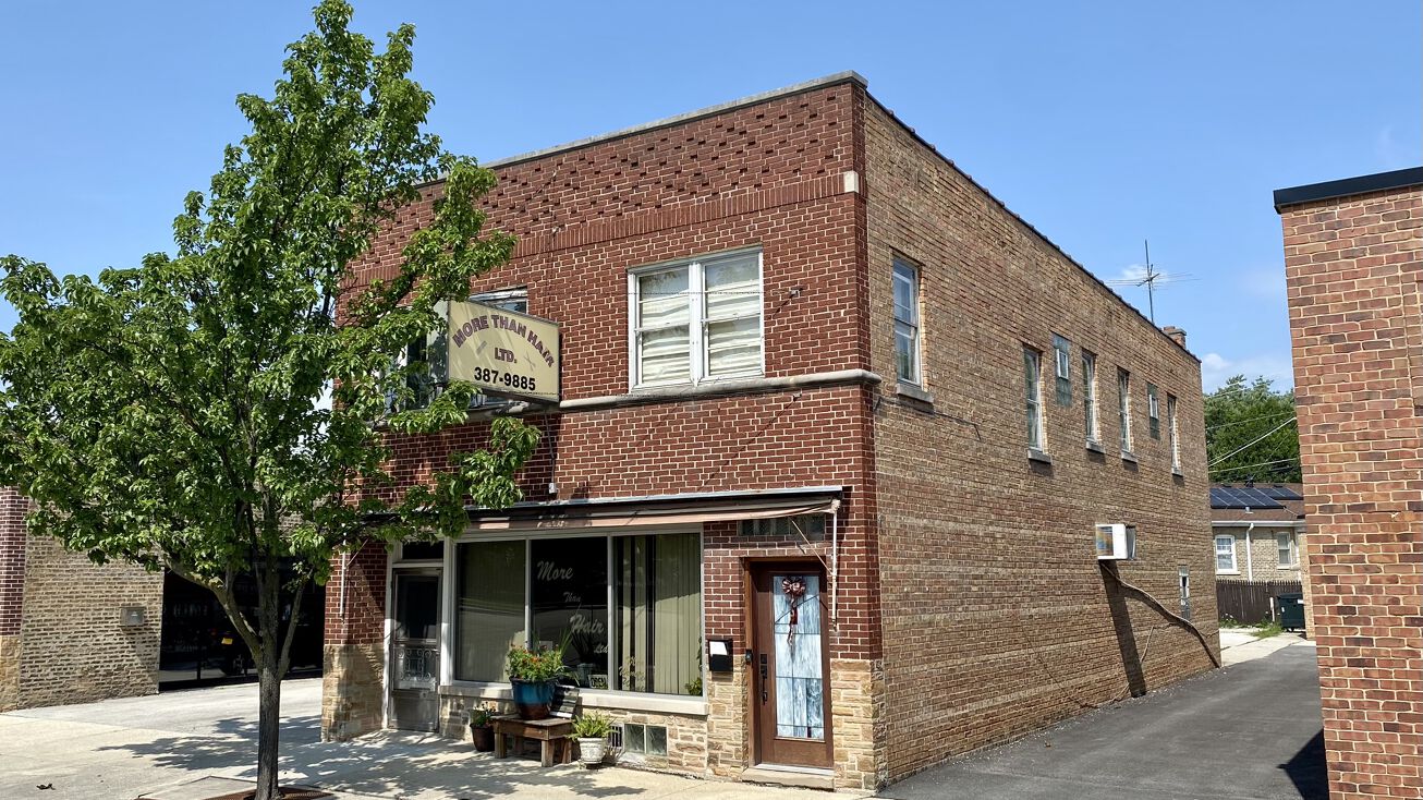 9242 Broadway Ave, Brookfield, IL 60513