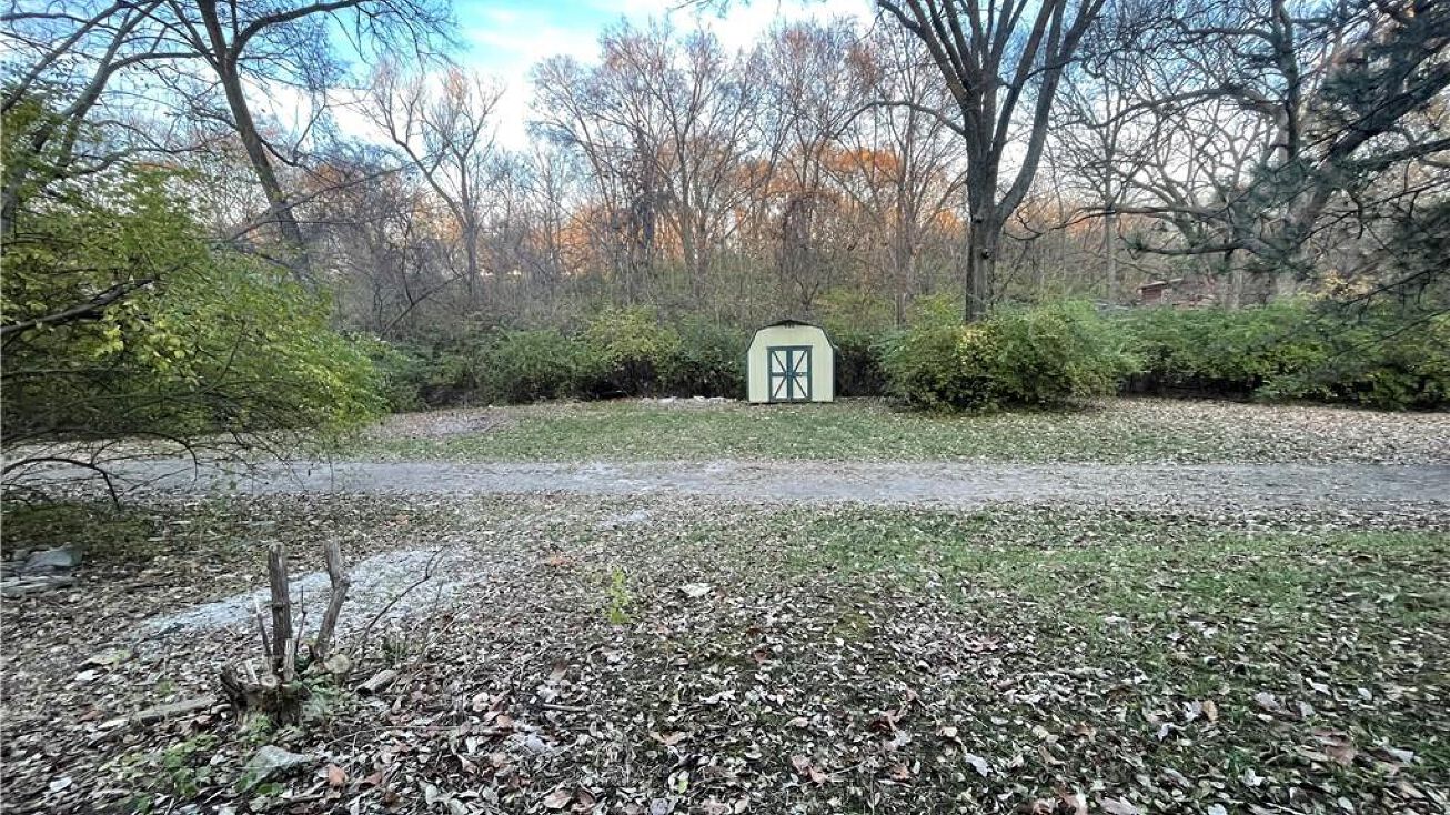 2910 Linden Drive, Kansas City, KS 66106