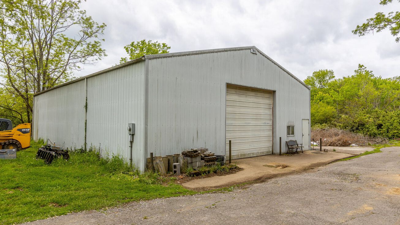 2 Gill St, Lawrenceburg, KY 40342