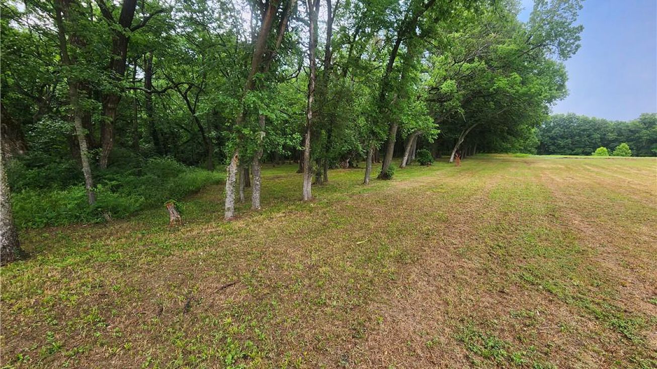 125 Barbara Lane, Frontenac, KS 66763