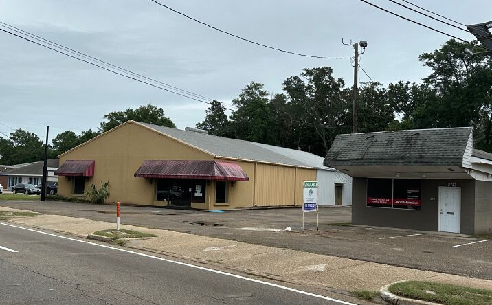 Pictures of Retail property located at 2719 Pass Rd, Biloxi, MS 39531 for sales - image #1