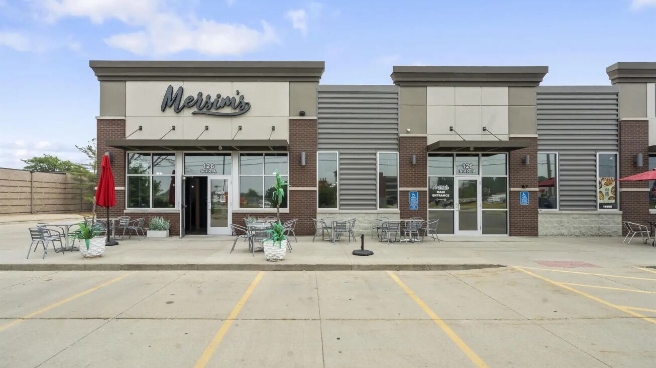 126 E Ridgeway Ave, Waterloo, IA 50702