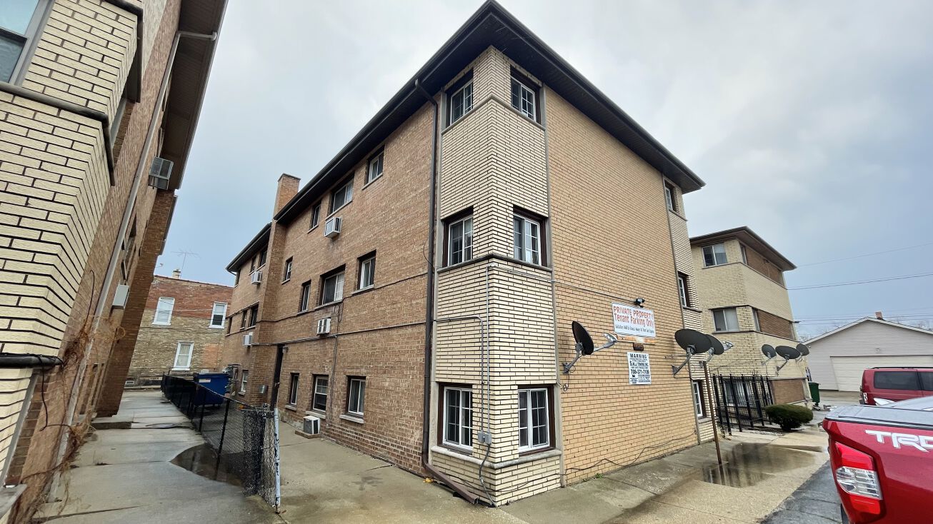 13033 Seeley Ave, Blue Island, IL 60406