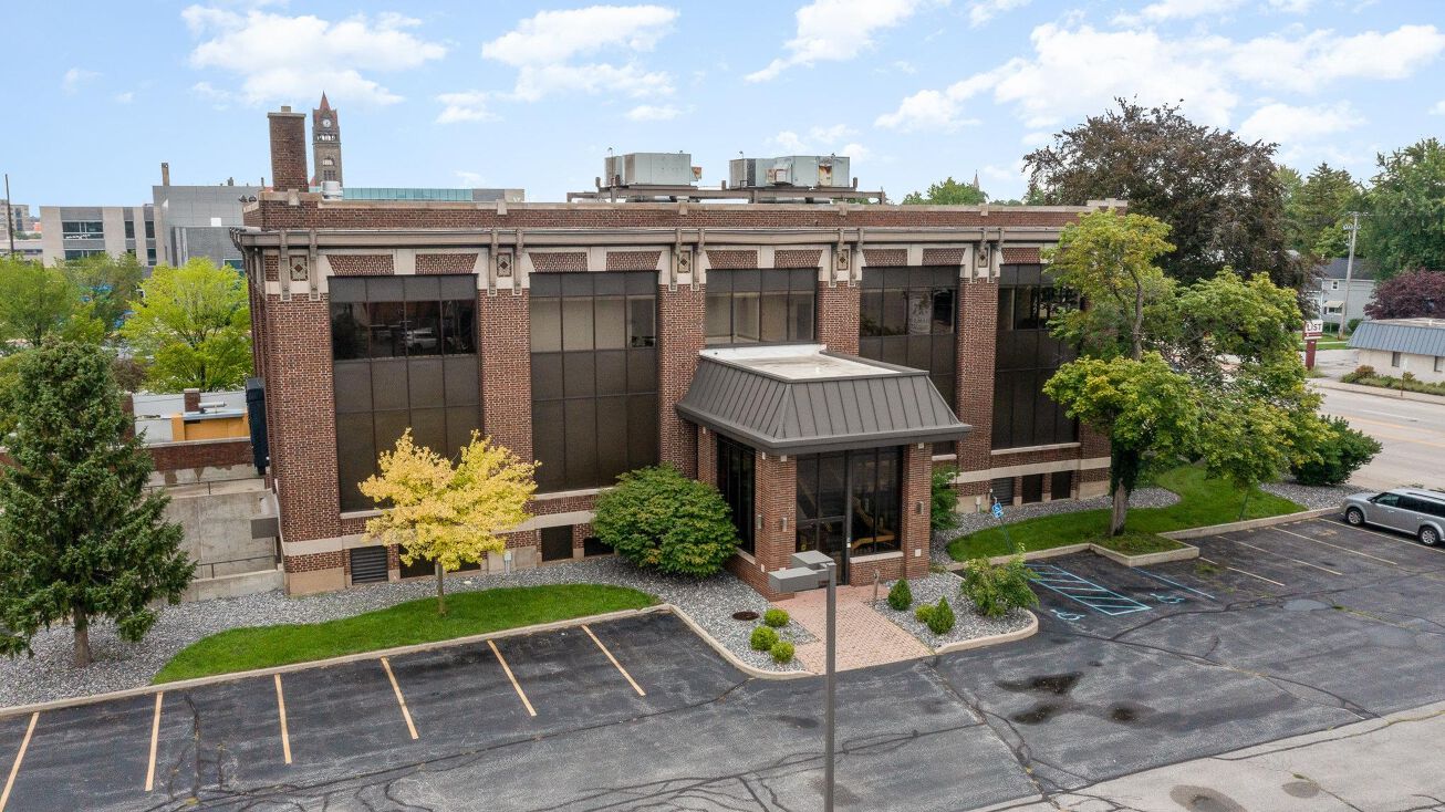 Pictures of Office property located at 135 Washington Ave, Bay City, MI 48708 for sales - image #1