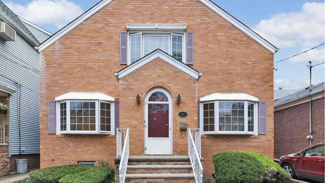 117 W 10th St, Bayonne, NJ 07002